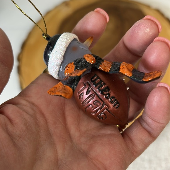 Chicago Bears NFL and Cubs MLB Bear Ornaments - Picture 5 of 7